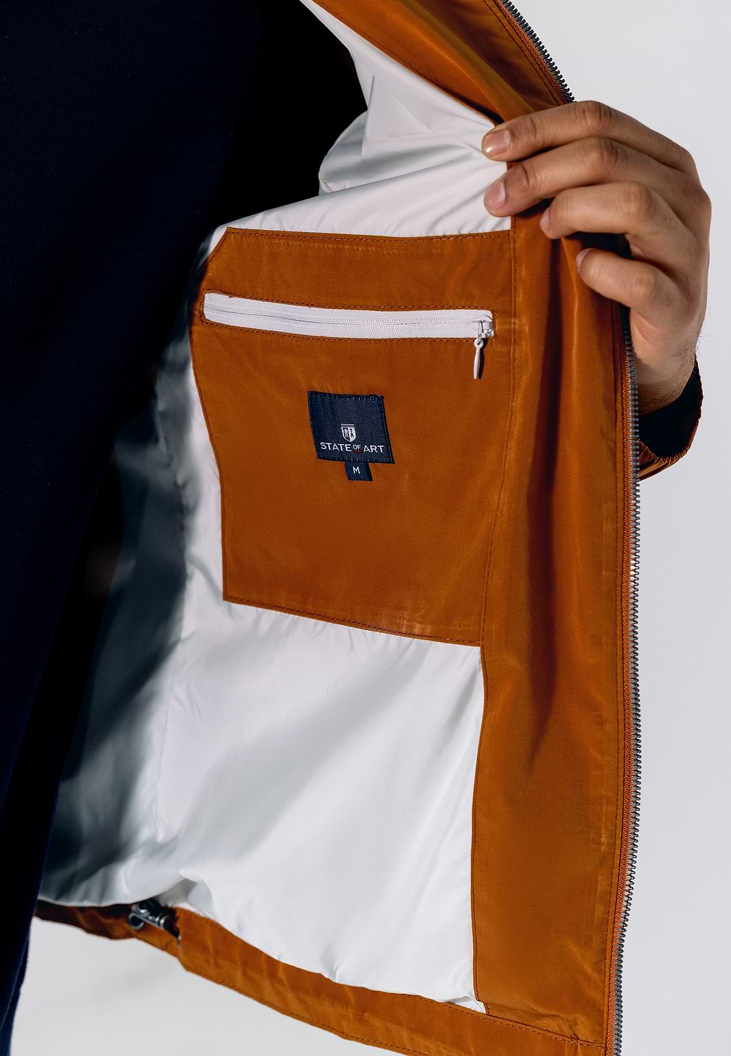 Lightweight-jacket-with-side-pockets