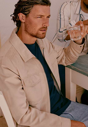 Jas-met-liggende-kraag-en-rits