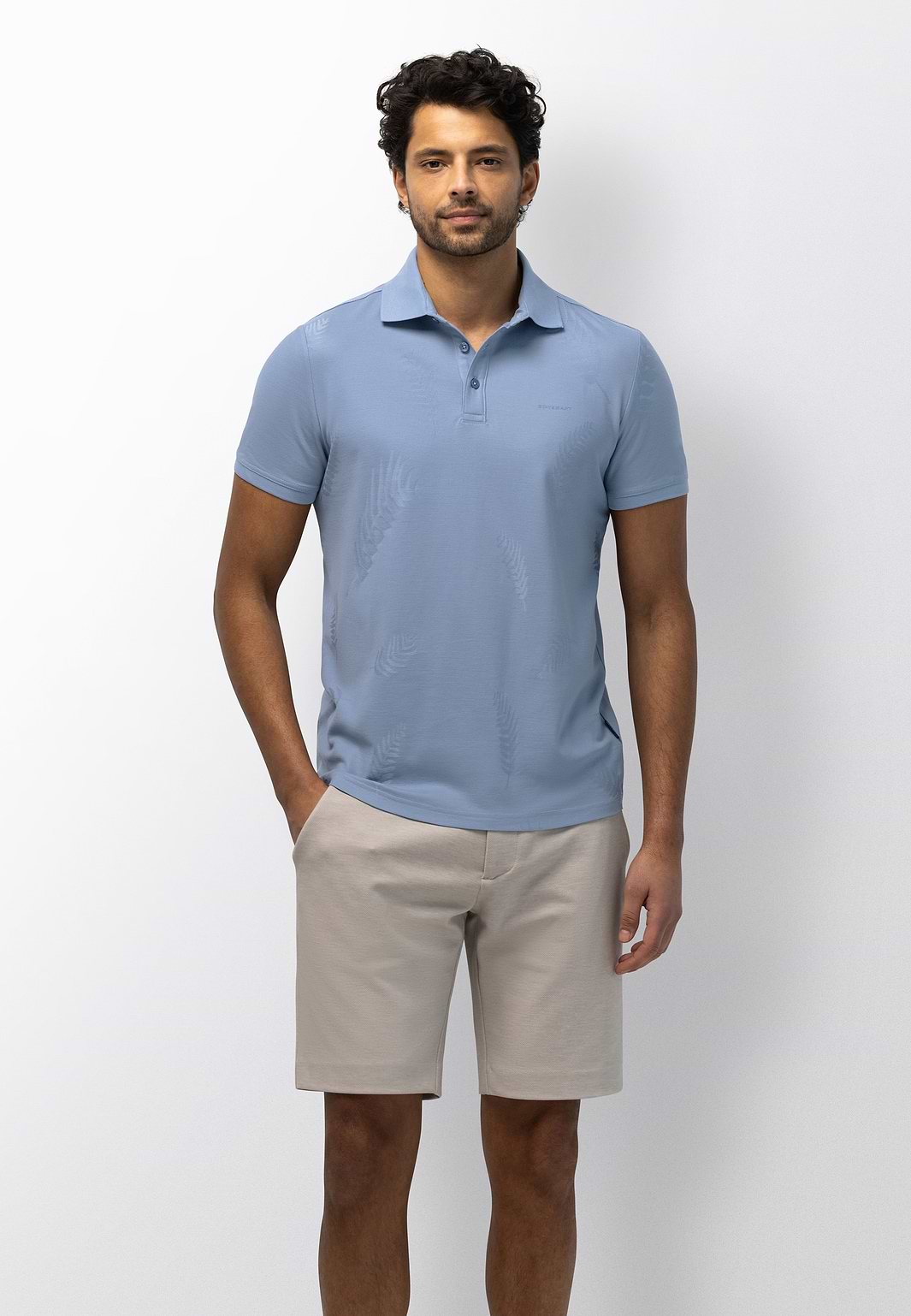 Piqué-polo-with-jacquard-leaf-pattern