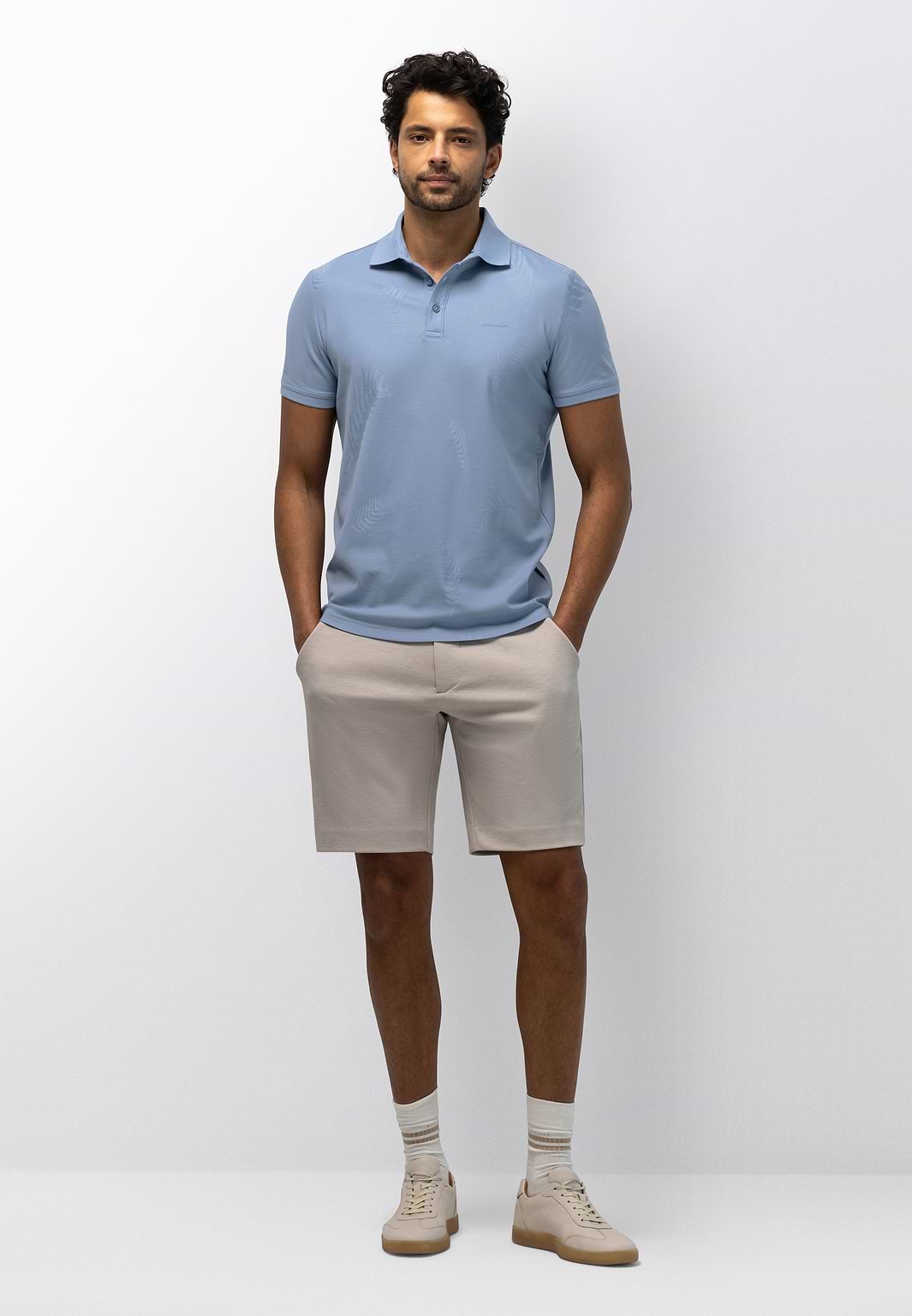 Piqué-polo-with-jacquard-leaf-pattern
