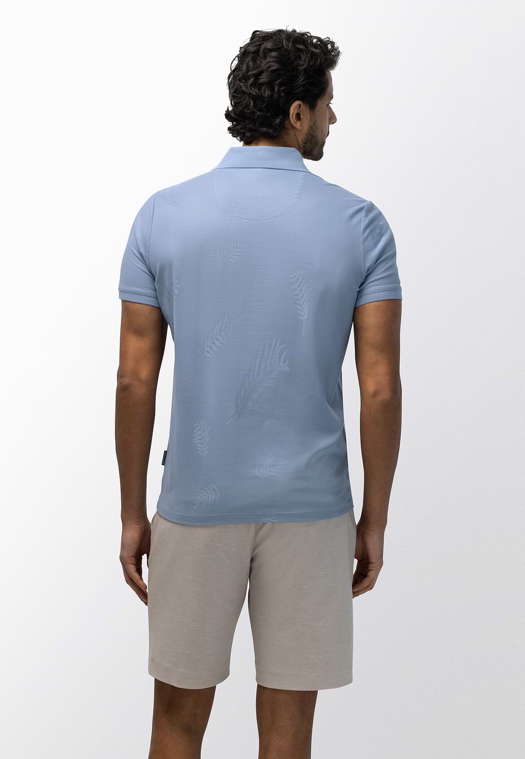 Piqué-polo-with-jacquard-leaf-pattern