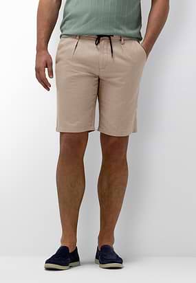Chinoshort-met-bandplooien