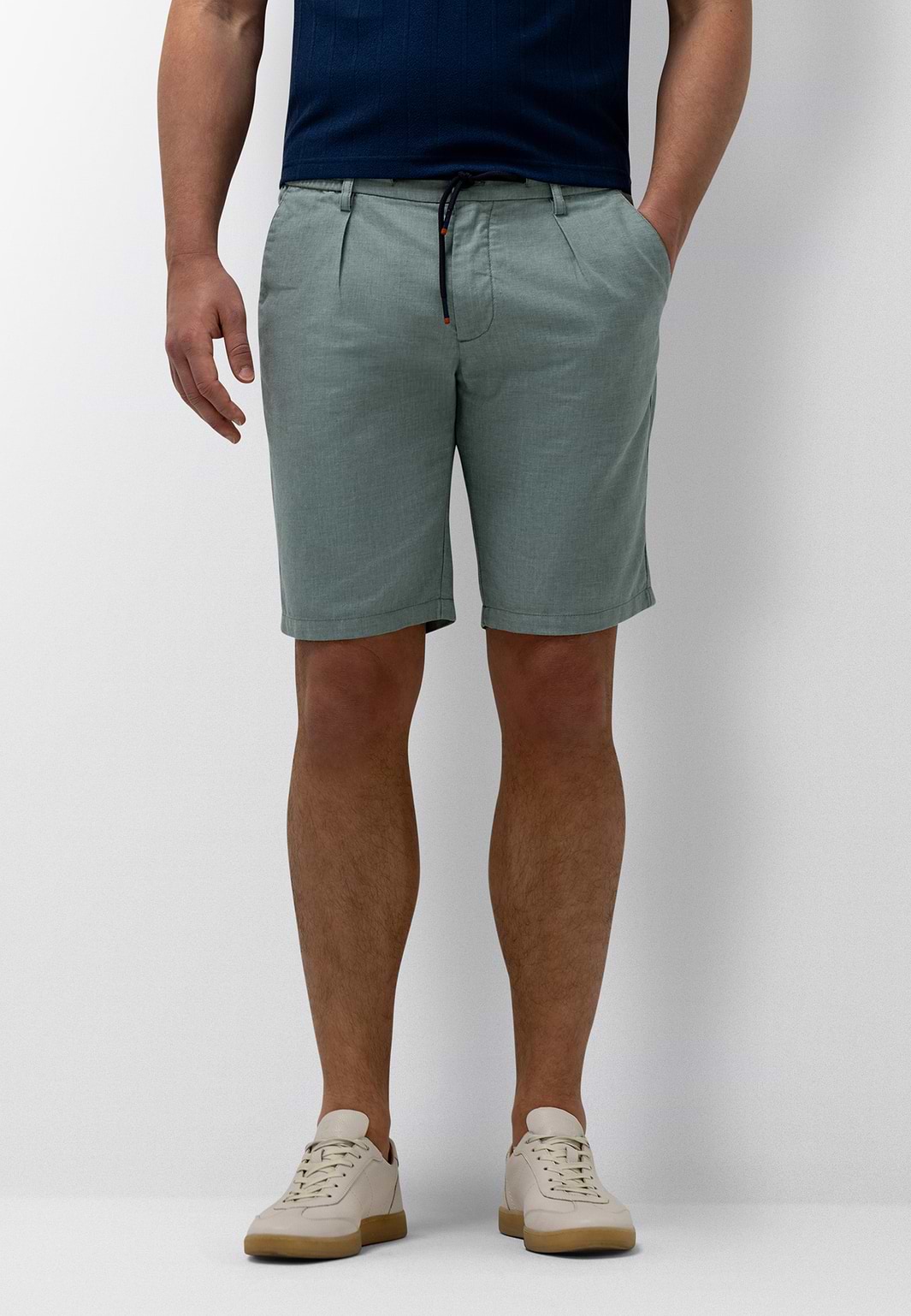 Short-chino-à-plis