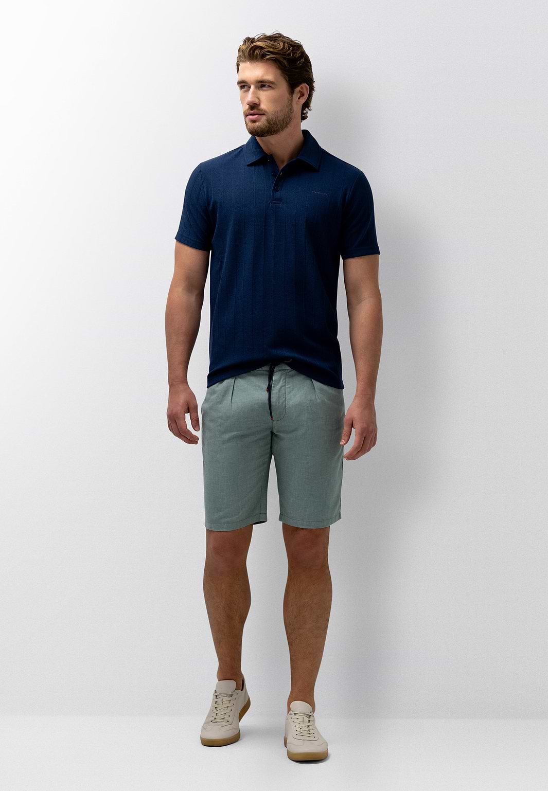 Short-chino-à-plis