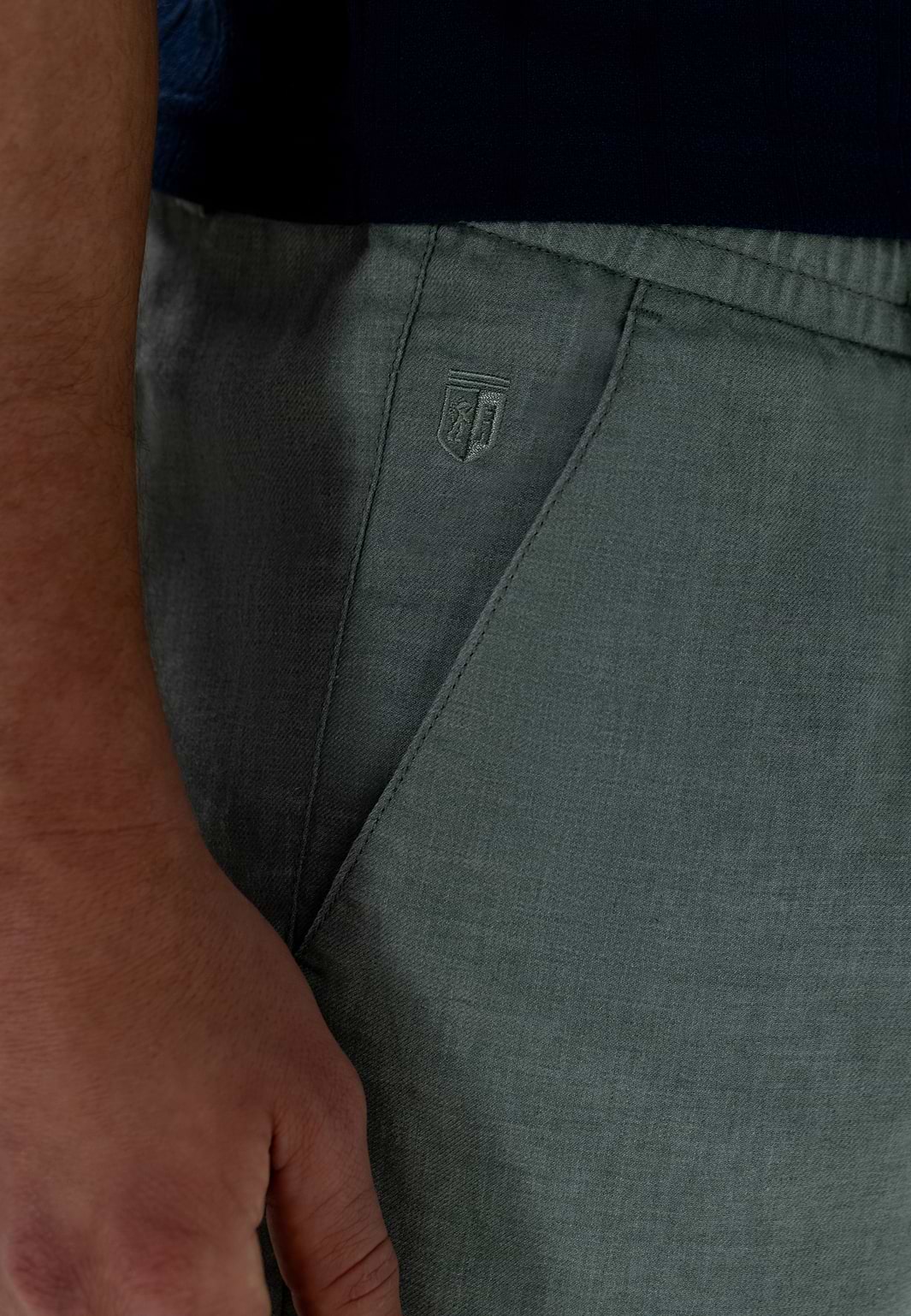 Short-chino-à-plis