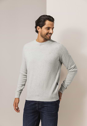 Lamswollen-trui-met-zadelmouwen