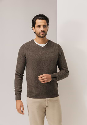 Trui-van-lamswol-met-V-hals