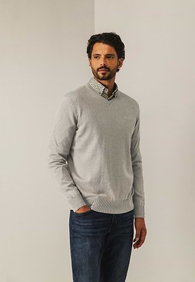 Katoenen-trui-met-V-hals