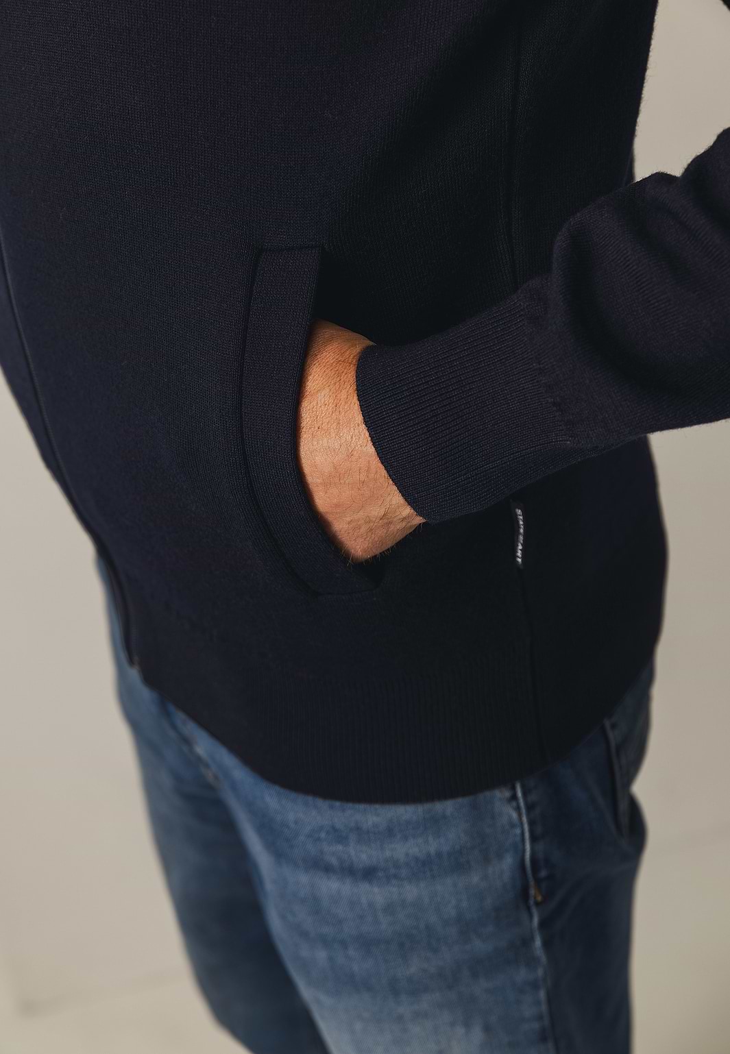 Dubbelgebreid-vest-met-steekzakken