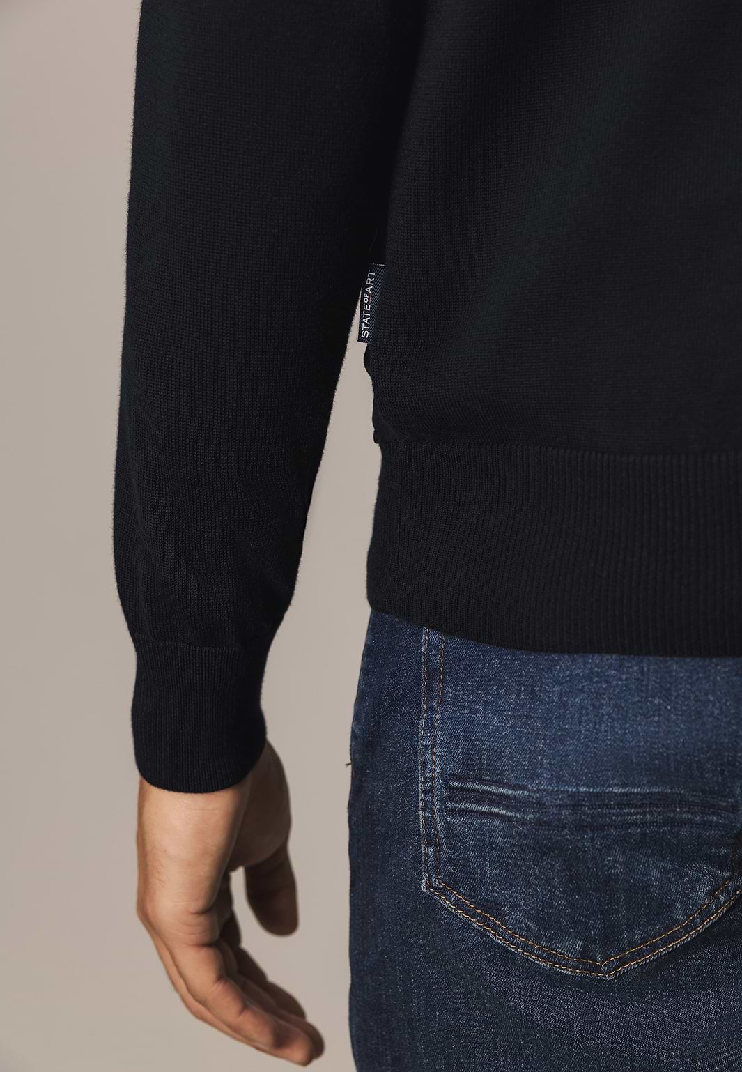 Gebreid-vest-met-doorgestikte-voorkant