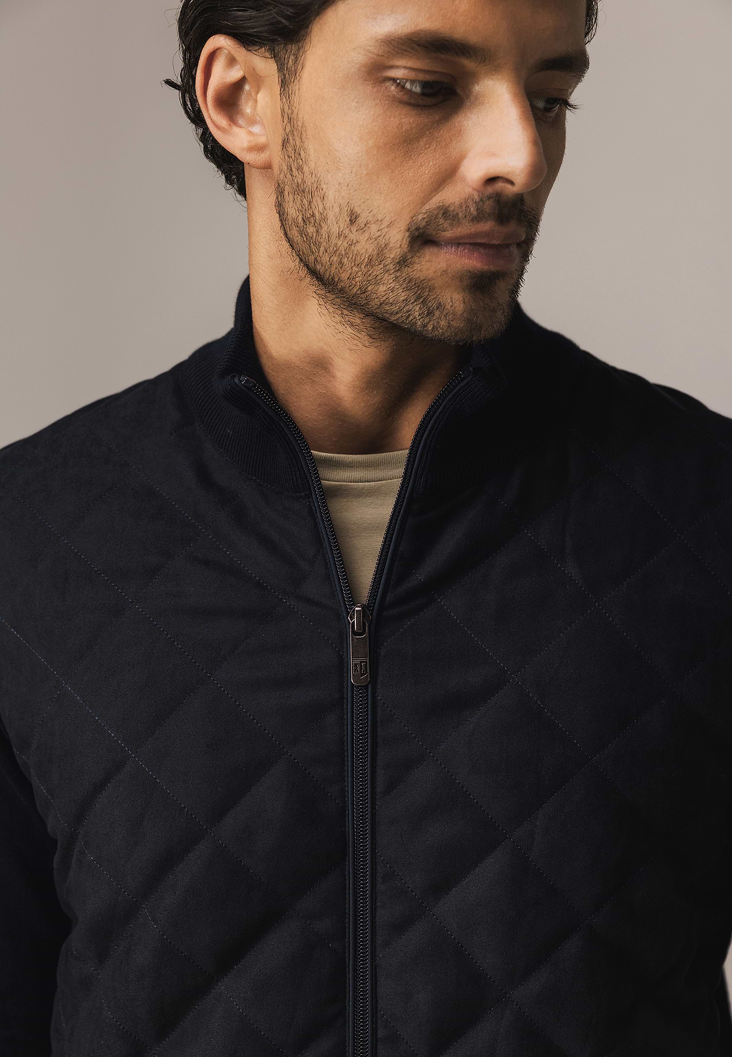 Gebreid-vest-met-doorgestikte-voorkant