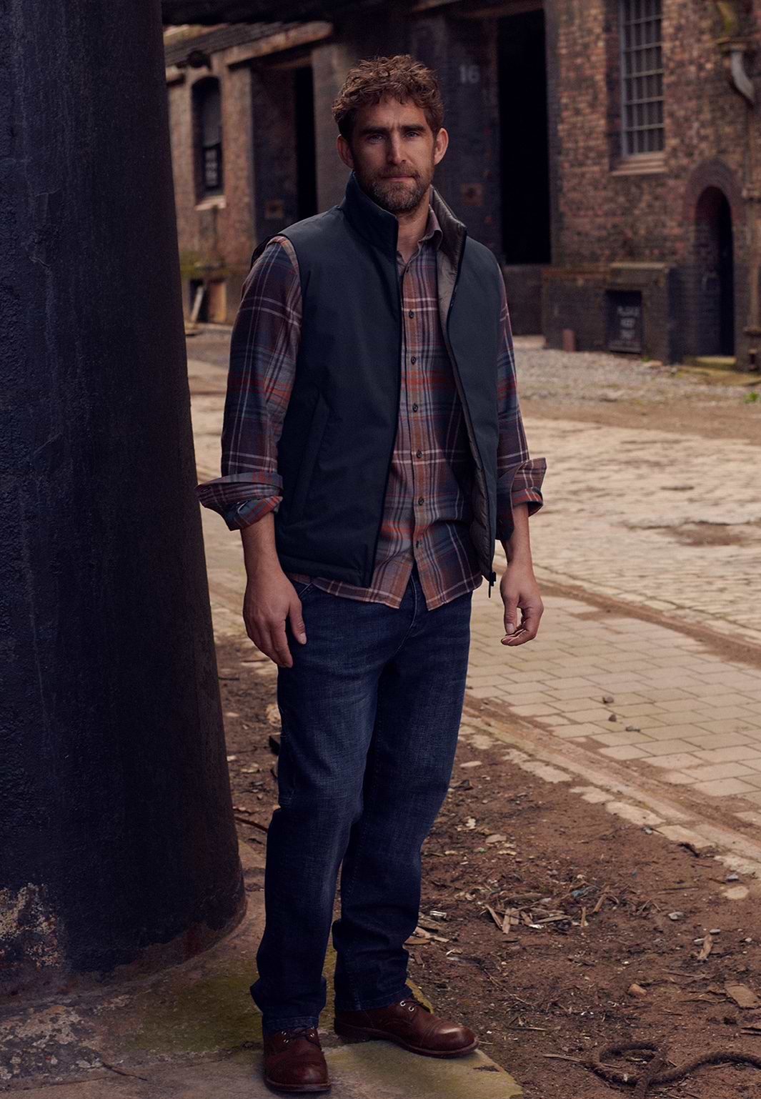 Omkeerbare-bodywarmer-met-hoge-kraag