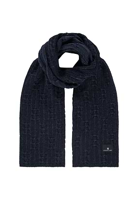 Gebreide-sjaal-met-kabelpatroon