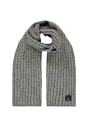 Gebreide-sjaal-met-kabelpatroon