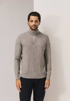 Trui-met-halve-rits-en-nylon-details