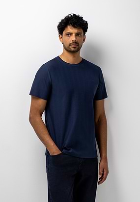 T-shirt-met-visgraatpatroon