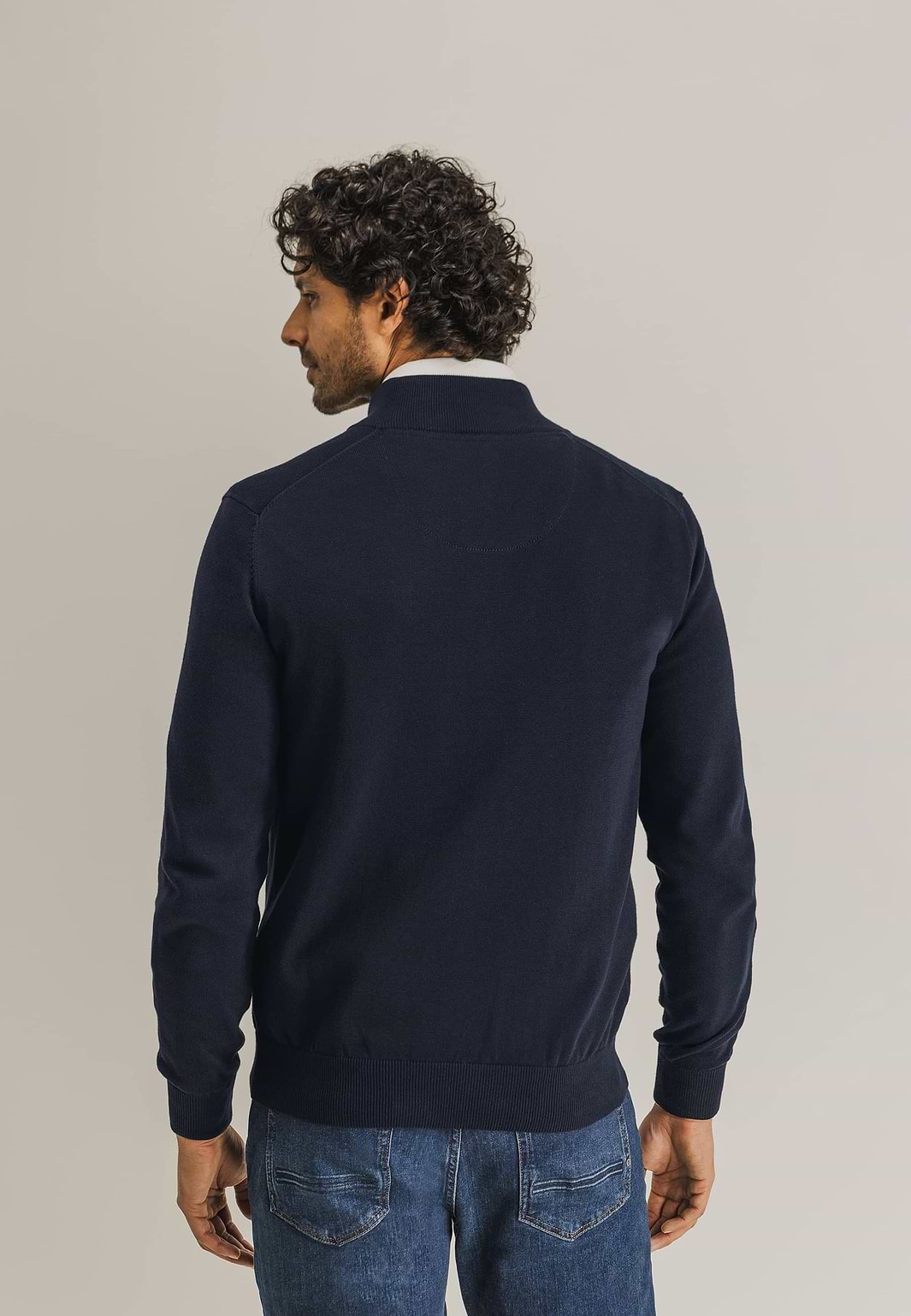 ESSENTIALS-fijngebreid-vest
