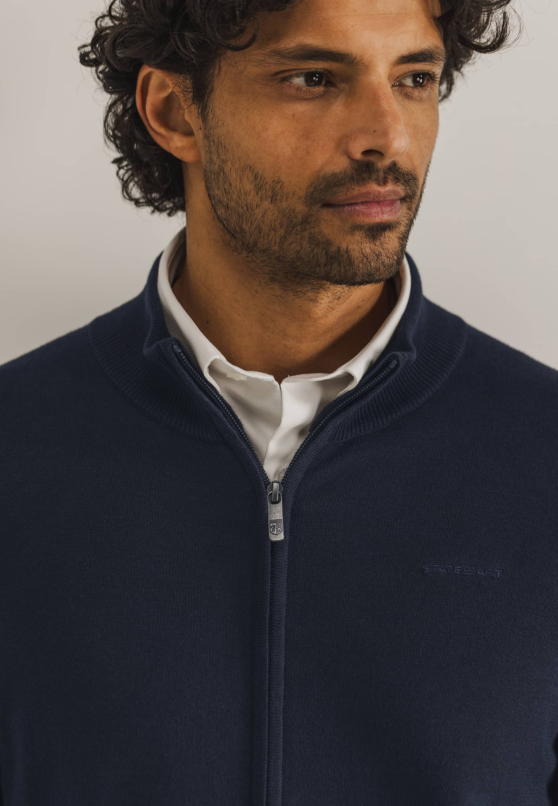 ESSENTIALS-fijngebreid-vest
