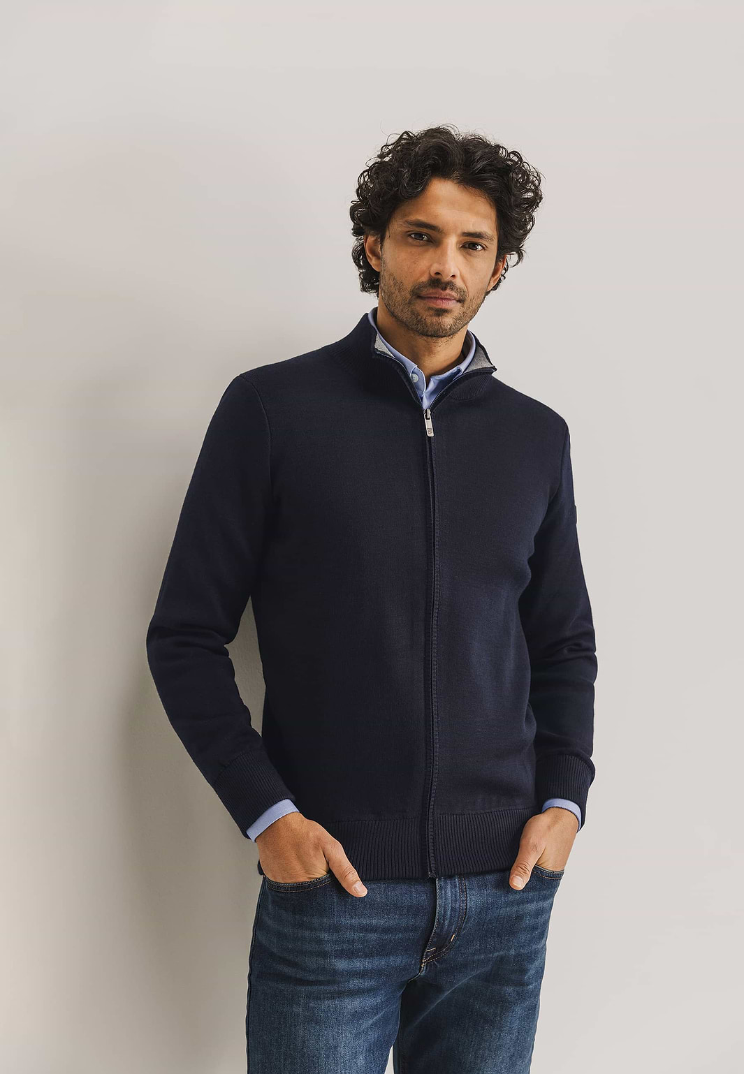 Cardigan-zippé-ESSENTIALS