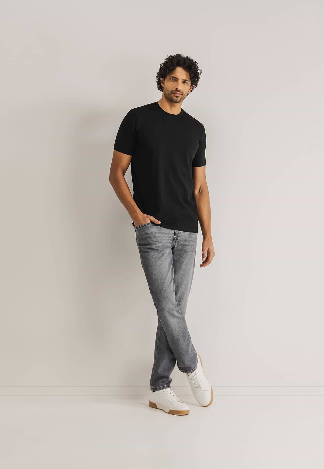 ESSENTIALS-T-shirt-met-ronde-hals