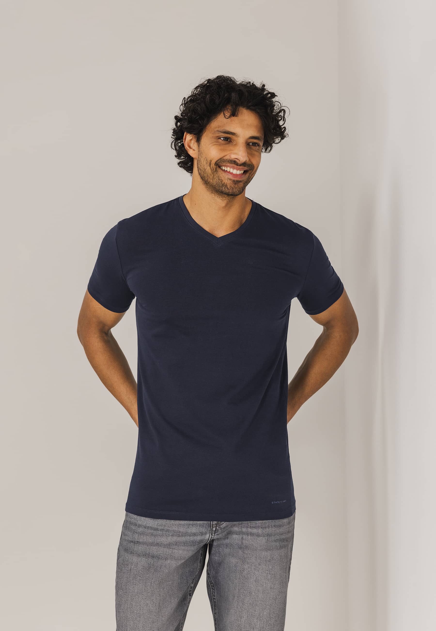 ★GENERAL IDEA★ Essential Basic V-Neck T-Shirt NAVY WBD3L01 3-Pack Essential V-Neck Tee - Black | ESSENTIALS | Fear of God