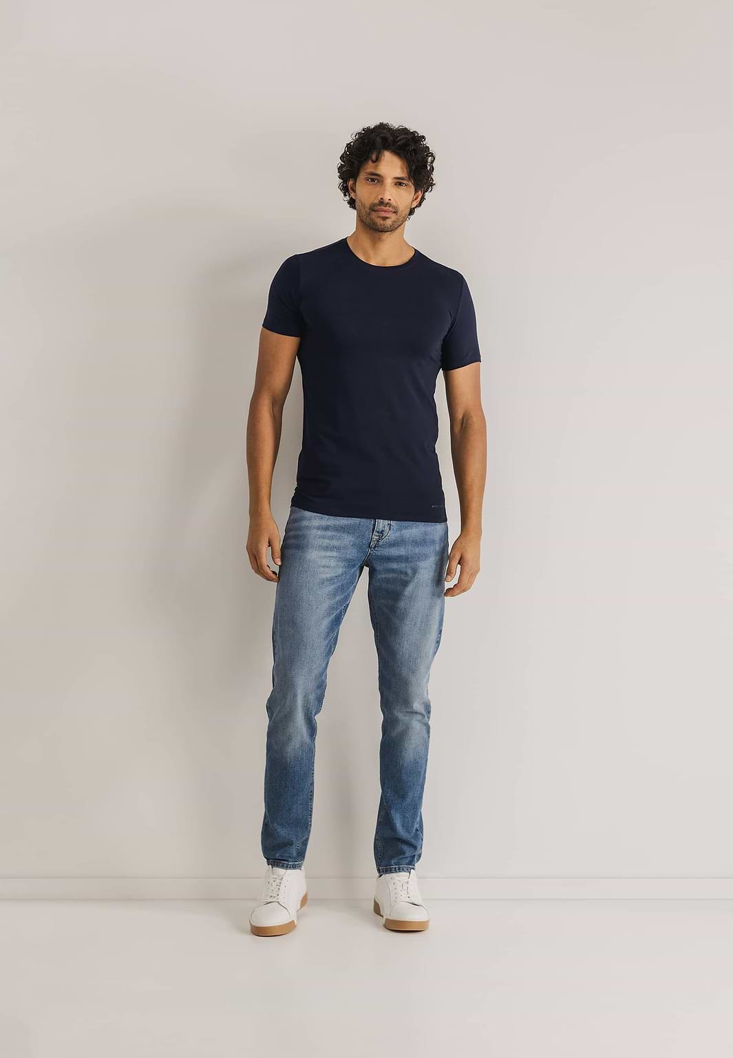 ESSENTIALS-T-shirt-in-organic-cotton