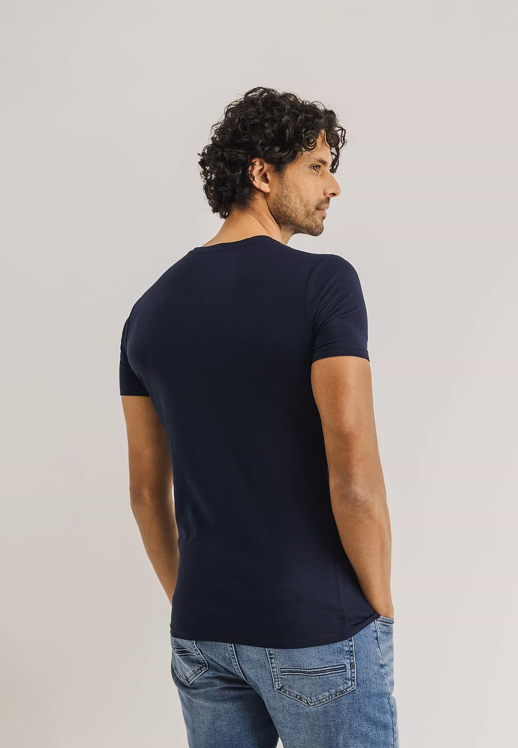 ESSENTIALS-T-shirt-in-organic-cotton