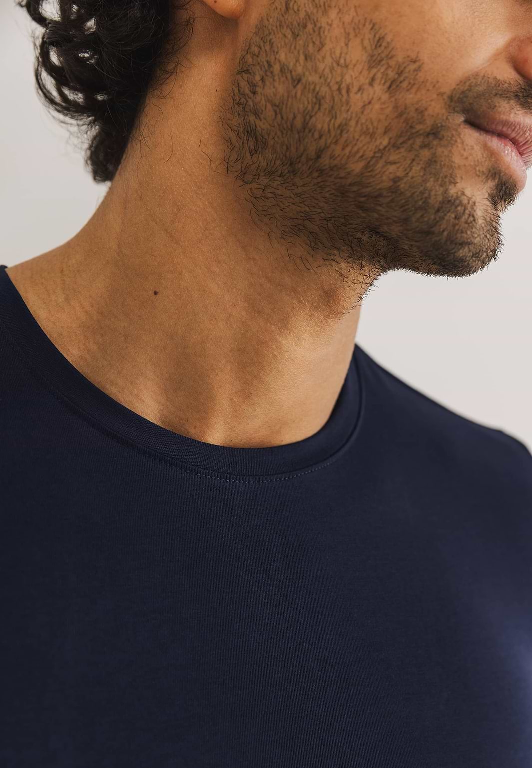 ESSENTIALS-T-shirt-in-organic-cotton