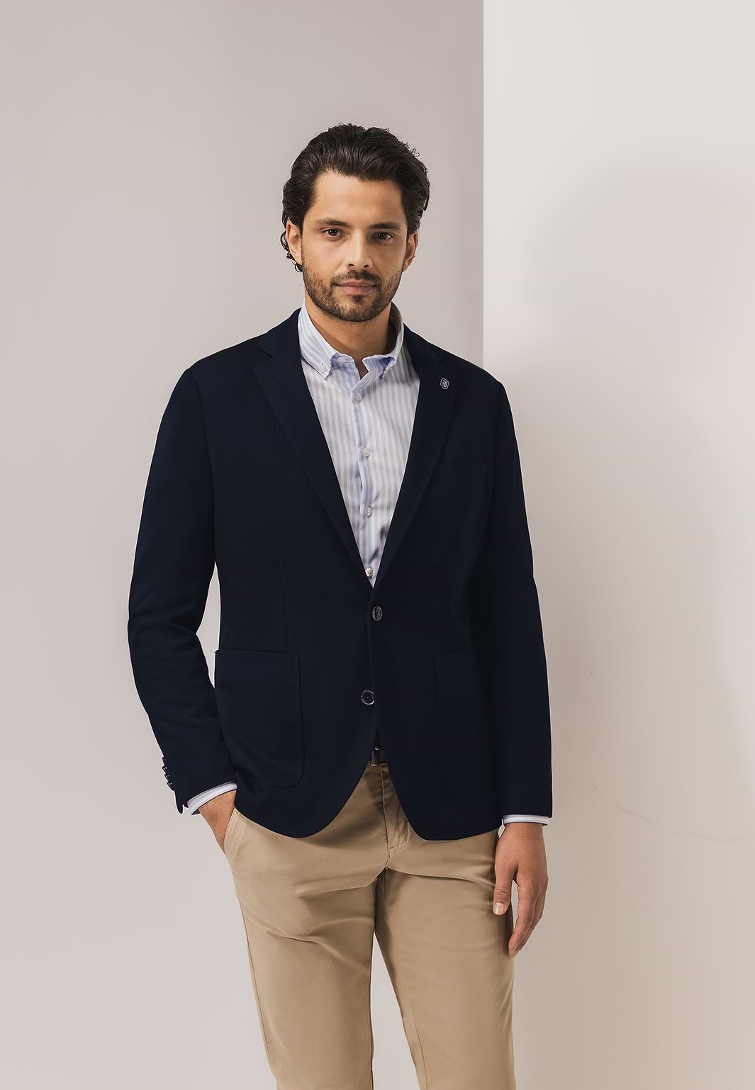ESSENTIALS-blazer-van-een-polyestermix
