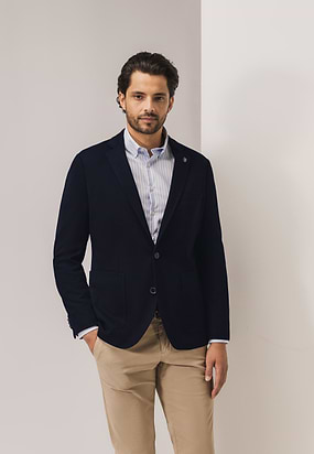 ESSENTIALS-blazer-van-een-polyestermix