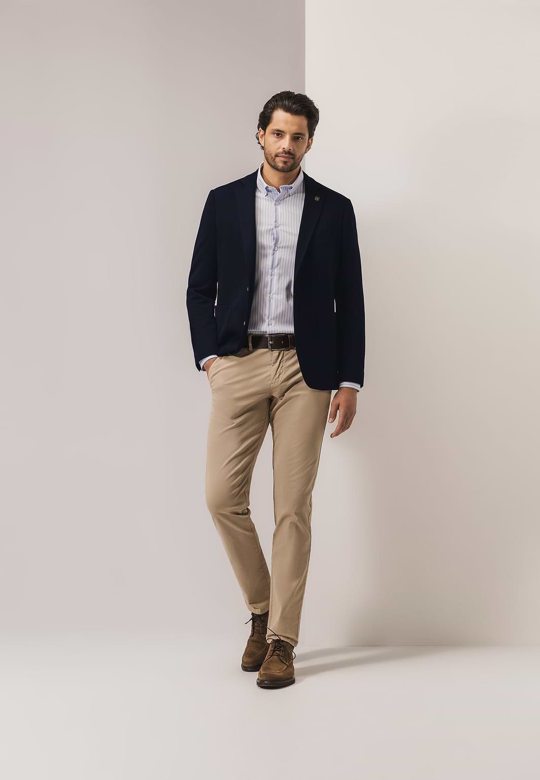 ESSENTIALS-blazer-van-een-polyestermix