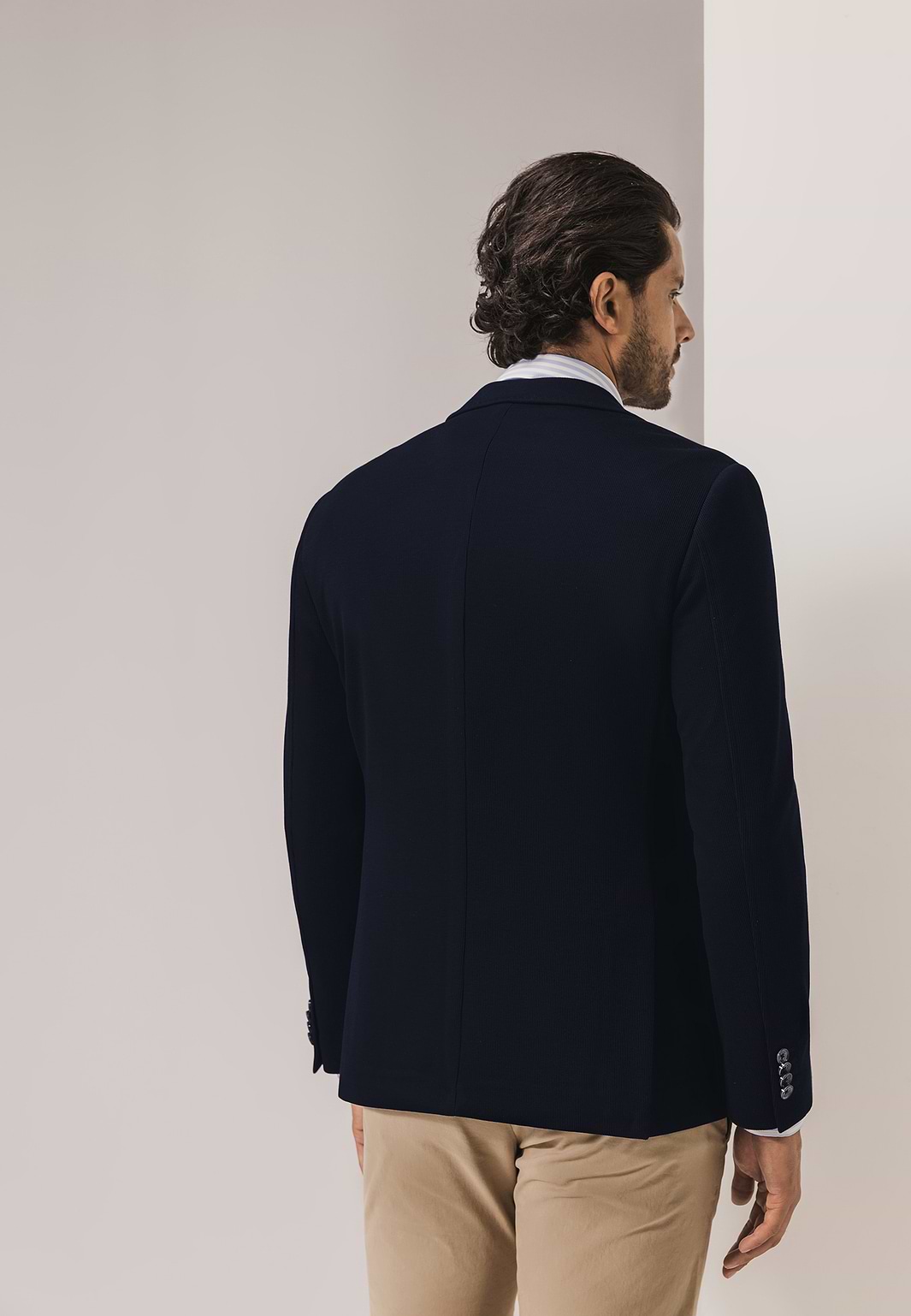 ESSENTIALS-blazer-van-een-polyestermix