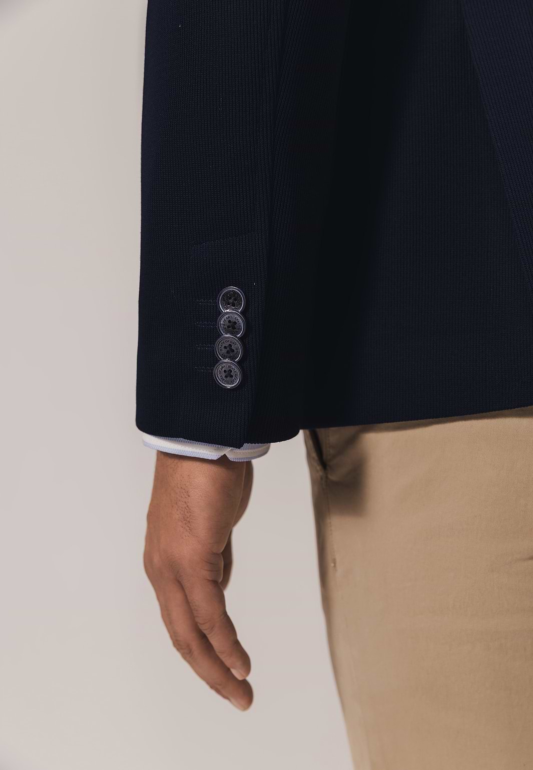 ESSENTIALS-blazer-van-een-polyestermix