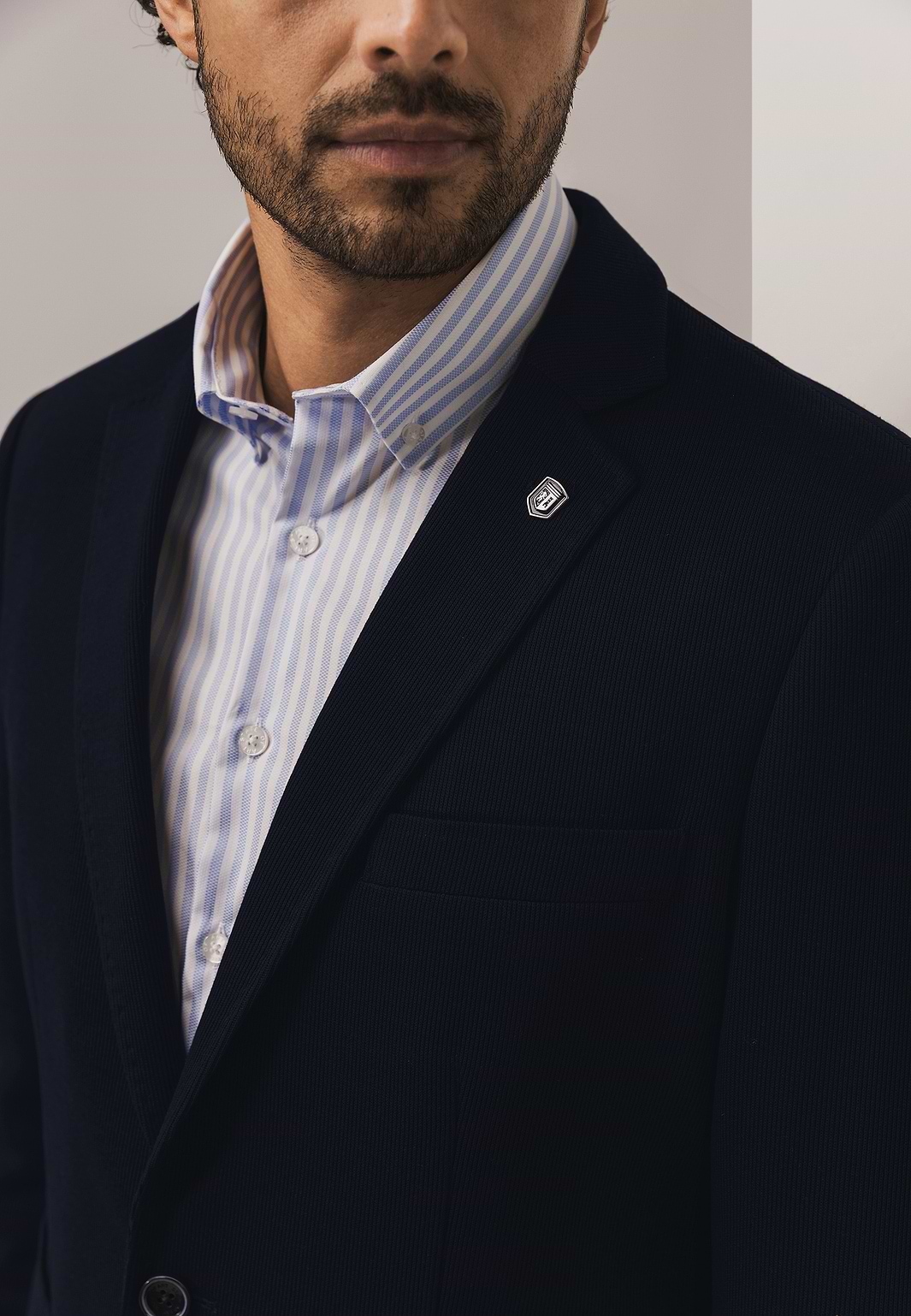 ESSENTIALS-blazer-van-een-polyestermix