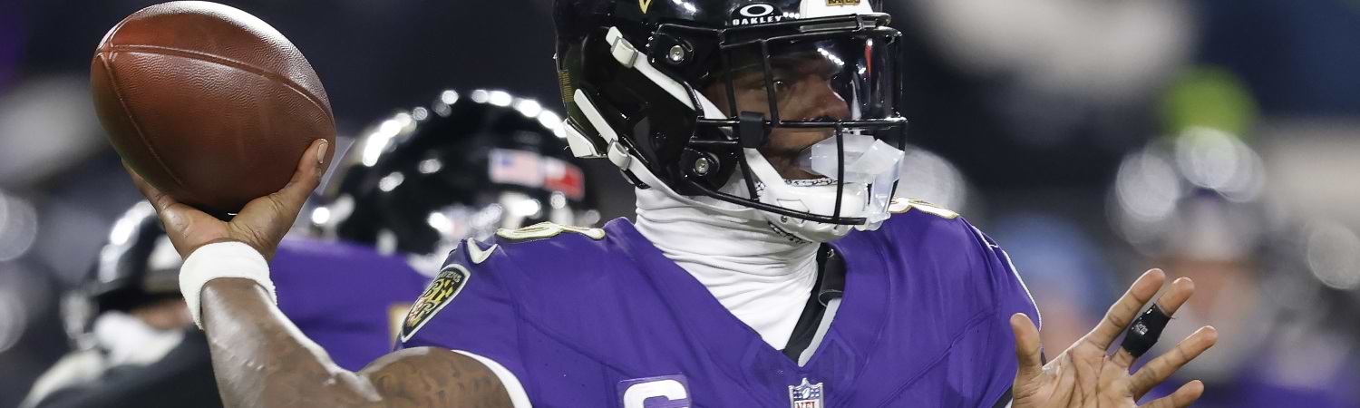Lamar Jackson, quarterback estrella de Baltimore Ravens, celebra una jugada clave en un partido reciente de la NFL
