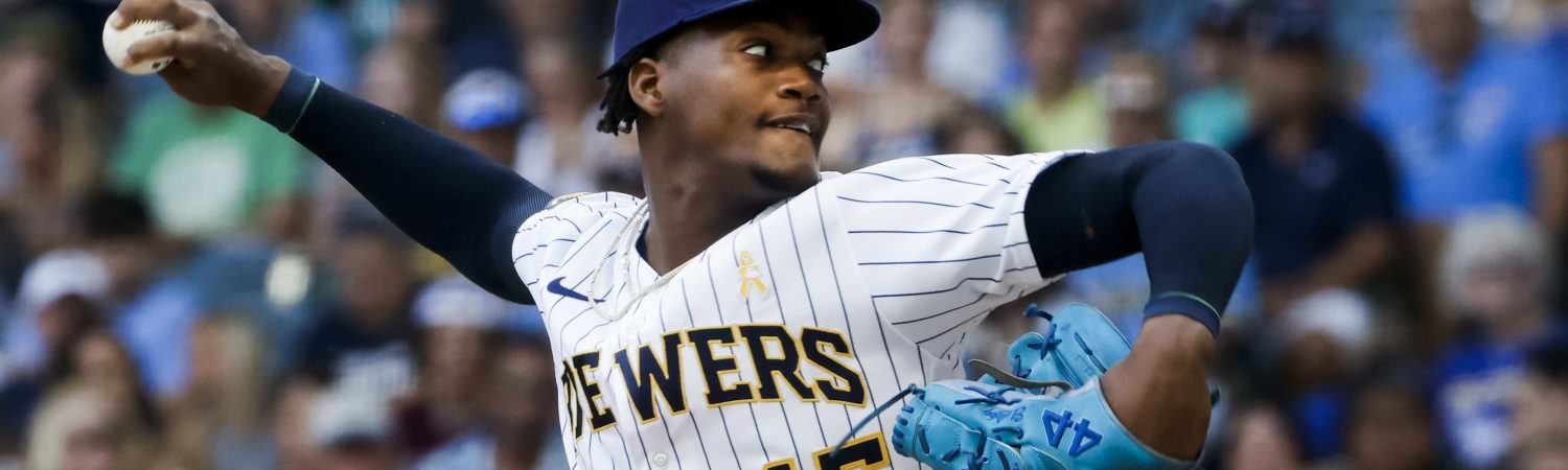 El lanzador de relevo de los Cerveceros de Milwaukee Abner Uribe