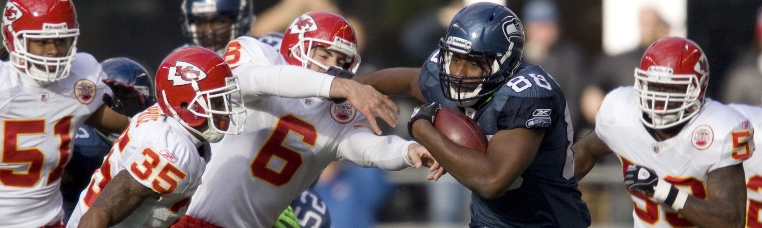 Jugadores de Seattle Seahawks y Kansas City Chiefs en partido de pretemporada NFL 2025