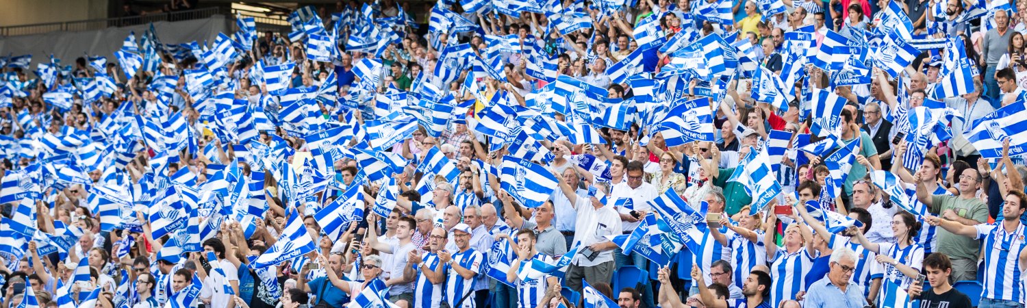 fanáticos del real sociedad apoyando al equipo