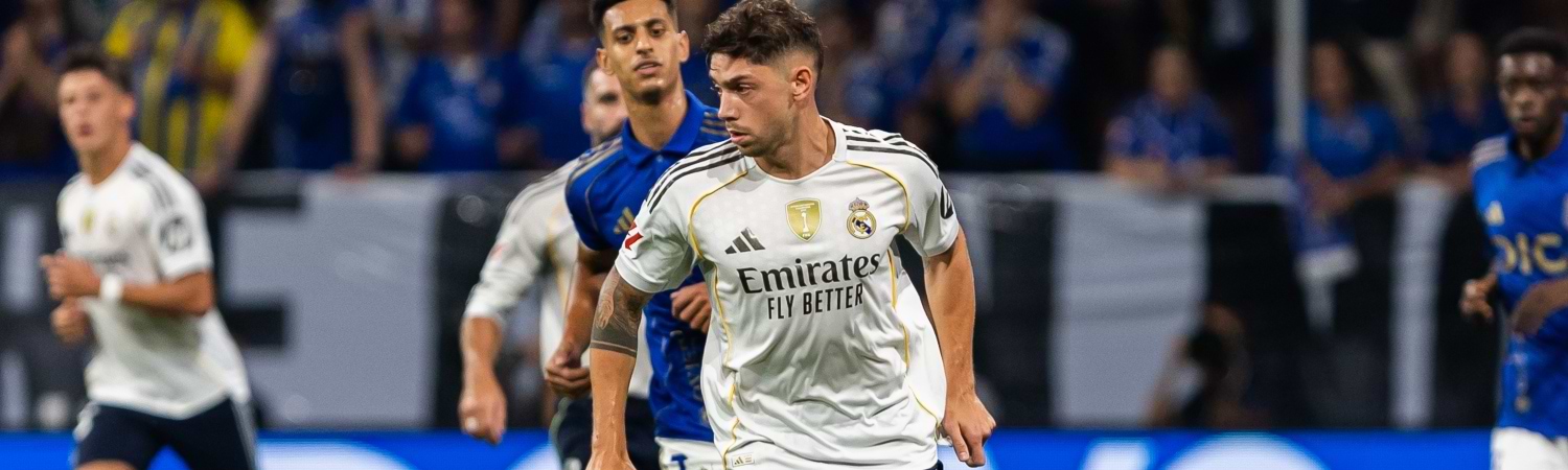 Partido de liga entre Real Oviedo y Real Madrid disputado en Oviedo. Jugadores del Real Madrid