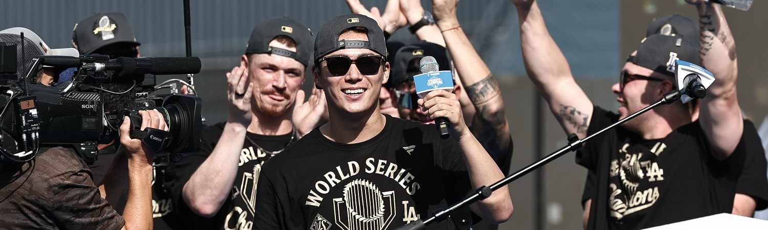 Yamamoto en conferencia de prensa después de su triunfo con los Dodgers - Celebración del campeonato