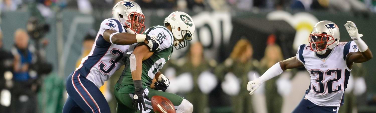 running back TreVeyon Henderson. de los Patriots en partido con los NY Jets