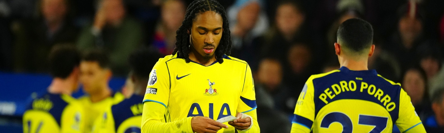 Equipo del tottenham en partido de futbol