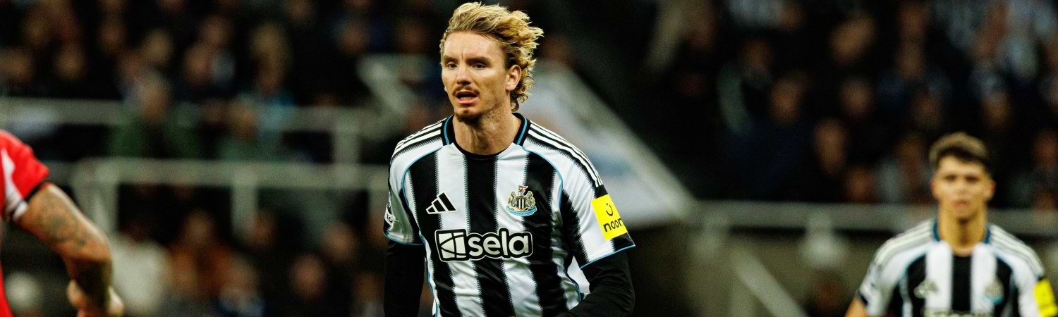 newcastle FC en partido con Benfica ne la Champions League