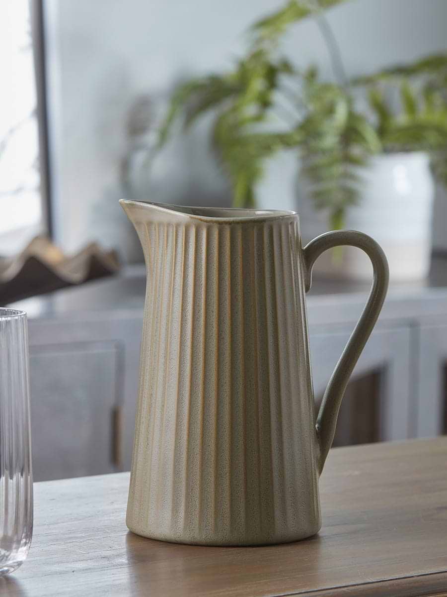 Akia Jug