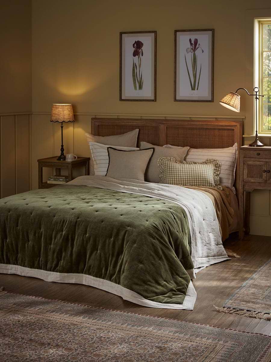 Reversible Velvet & Cotton Linen Kingsize Quilt - Moss Green