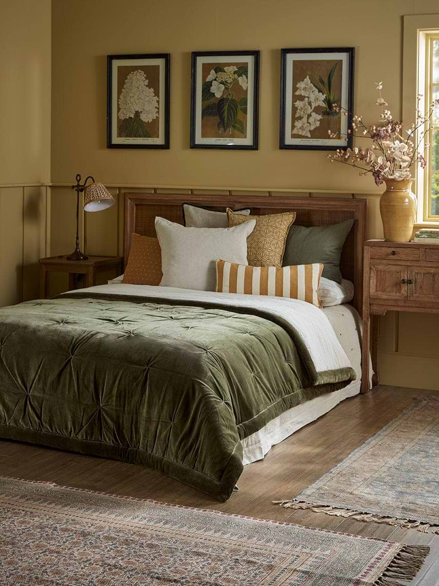 Pintucked Velvet & Cotton Linen Kingsize Quilt - Moss Green