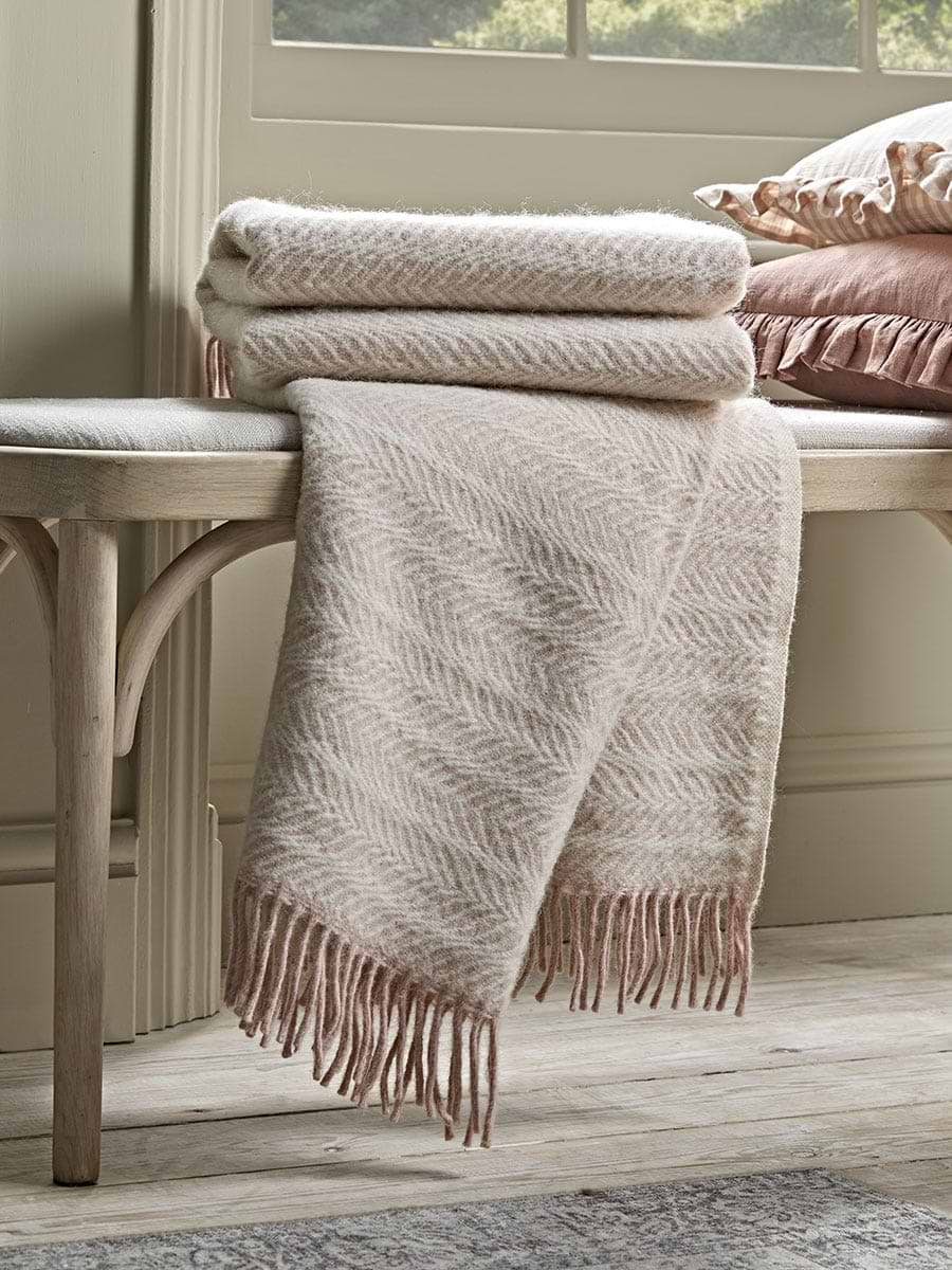 Soft Wool Wave Throw - Pale Blush