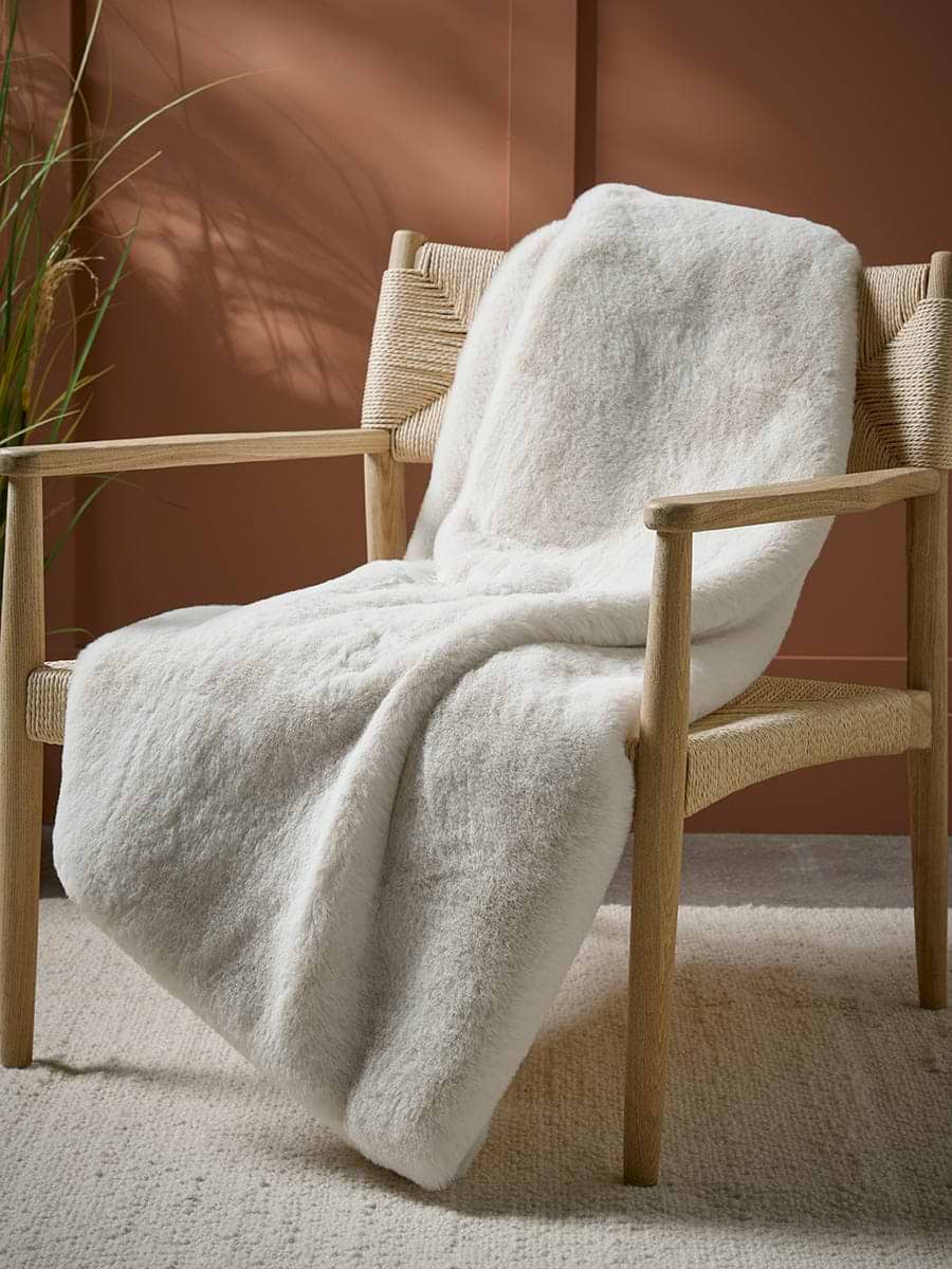 Supersoft Faux Fur Throw - Arctic Fox