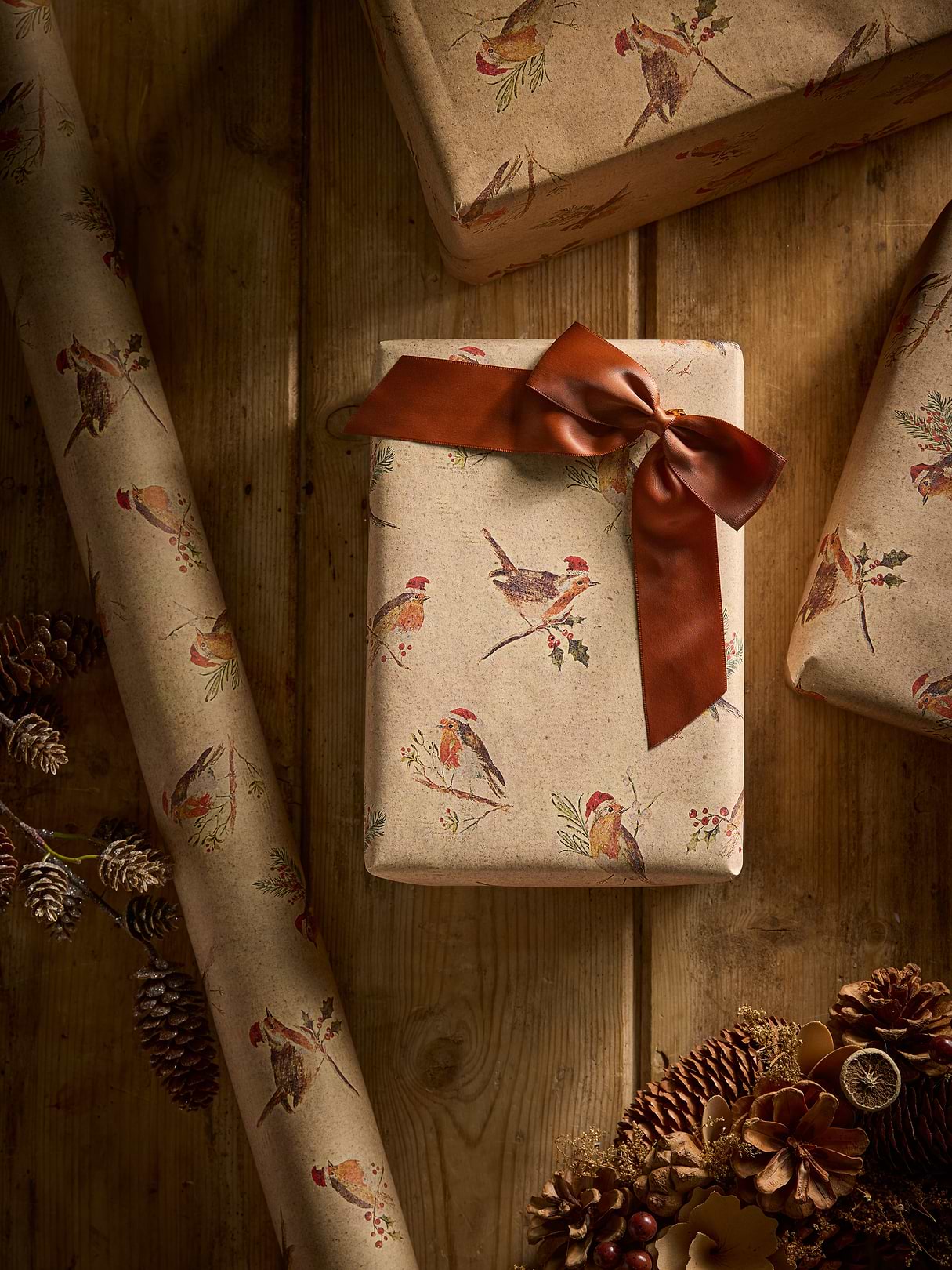 Festive Robins Grass Fibre Wrapping Paper - 5m