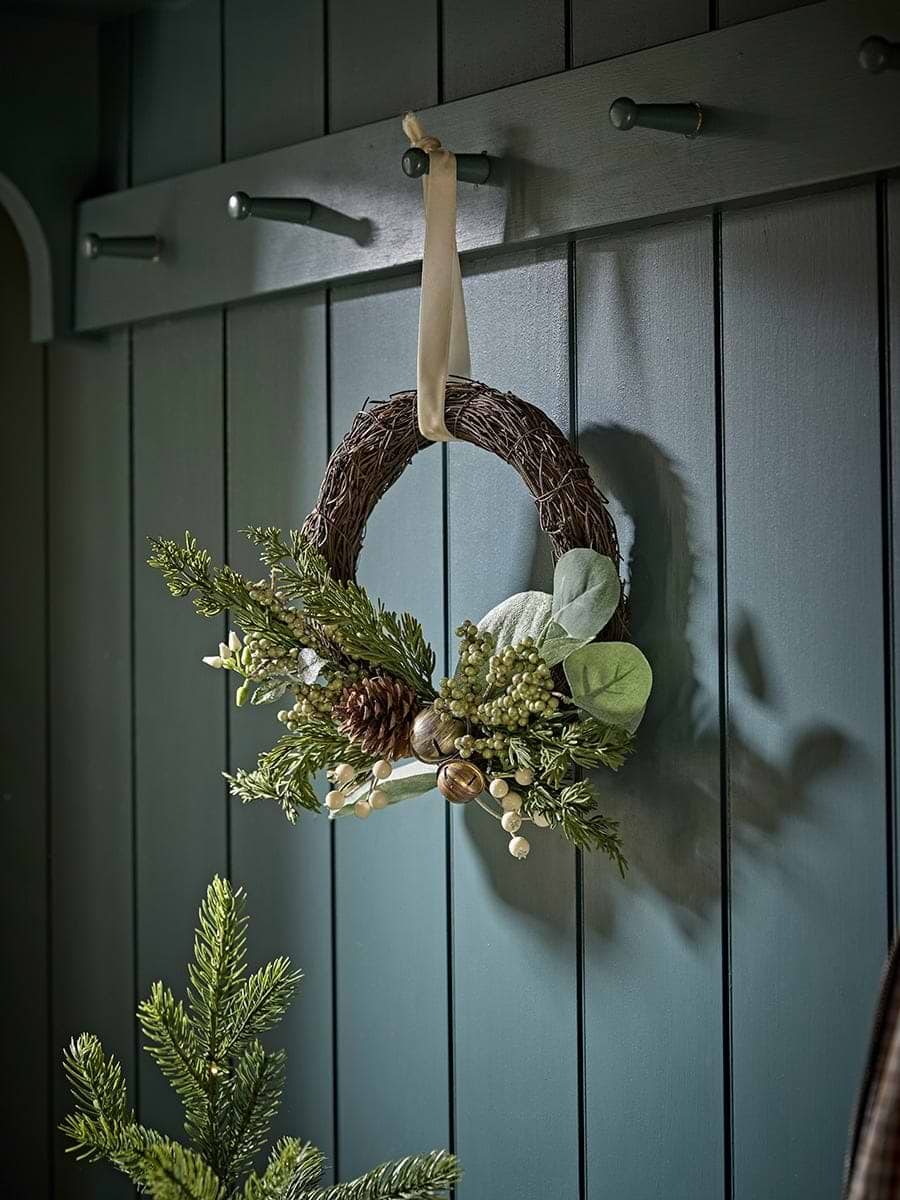 White Berry & Pinecone Wreath
